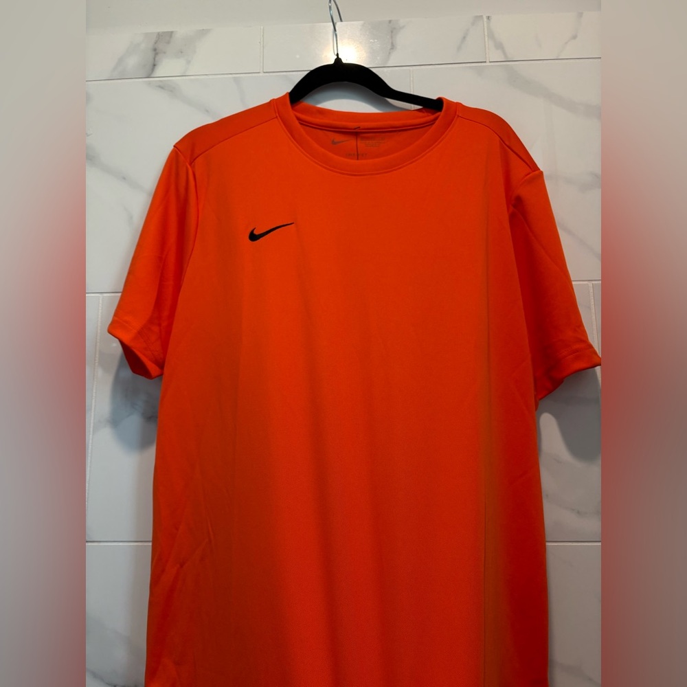 NWT! NIKE Dri-Fit Men's T-Shirt XL Athleticwear - Working out and Everyday